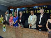 Artistas plásticos são homenageados com Comenda