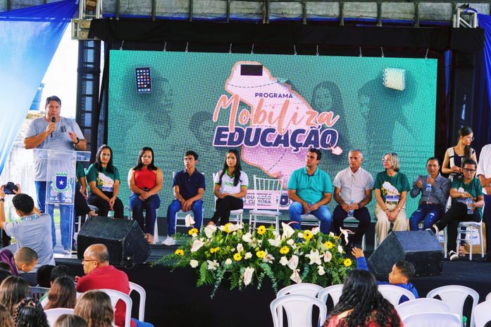 Prefeitura de Girau realiza Aulão para a Prova Saeb e entrega do Fardamento Escolar completo