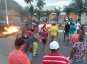 "Barrados" na festa dos 200 anos, ambulantes interditam avenida no Jaraguá