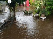 Temporal alaga ruas e água invade casas em Marechal Deodoro