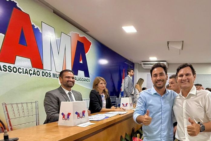 Eleições da AMA: Prefeito de Santana do Mundaú assume cargo na mesa diretora