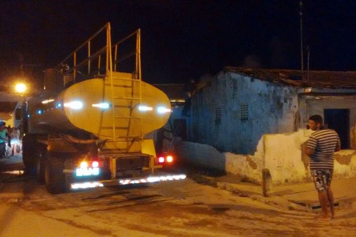 Casa é parcialmente destruída durante incêndio no interior