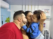 HGE salva a vida de criança de 1 ano e família retorna à unidade hospitalar para agradecer aos servidores
