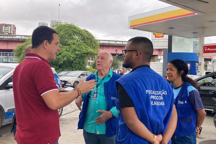 Seis postos de combustíveis em Maceió são notificados pelo Procon/AL
