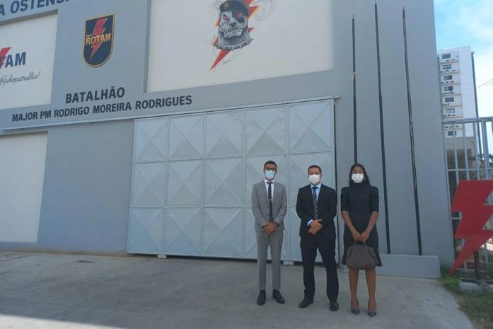 Casal denuncia agressão de policiais militares durante abordagem: "bateram até desmaiar"