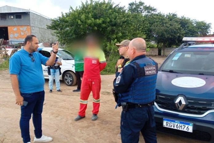 Agentes do DMTT e Alurb flagram descarte irregular de lixo em área verde na Santa Lúcia