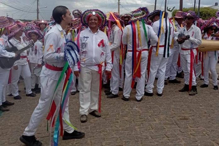 Cultura popular de Pão de Açúcar/AL marca presença durante festa religiosa na Bahia  