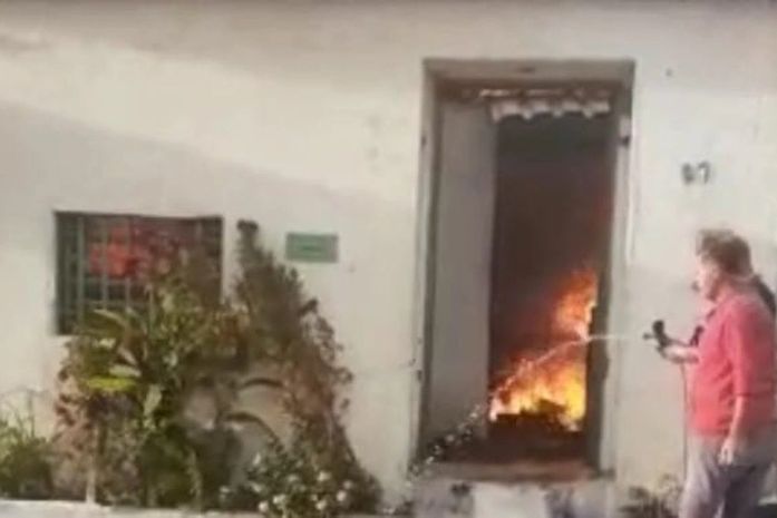 Após atear fogo na própria residência, homem é socorrido com ferimentos graves