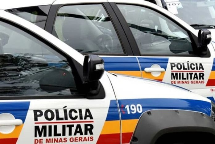 Menino de 11 anos liga para polícia e pede alimento