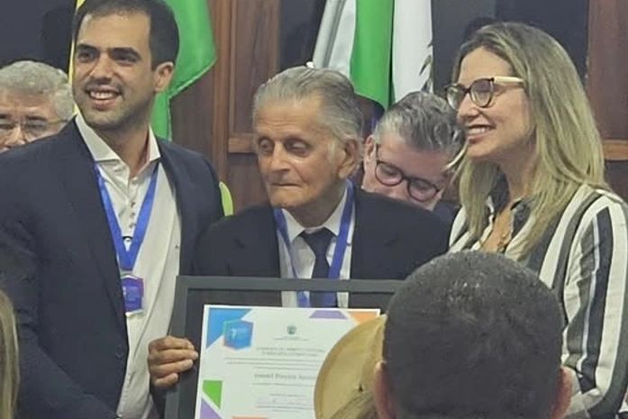 O ex-deputado, artista plástico e escritor, Ismael Pereira foi homenageado com a comenda do Mérito Cultural Jornalista Zózimo Lima