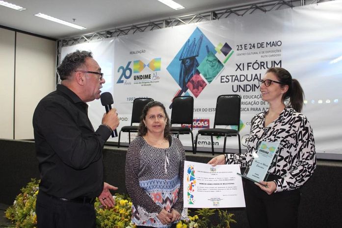 ”A transformação só acontece pela educação”, diz Jó Pereira ao receber homenagem da Undime