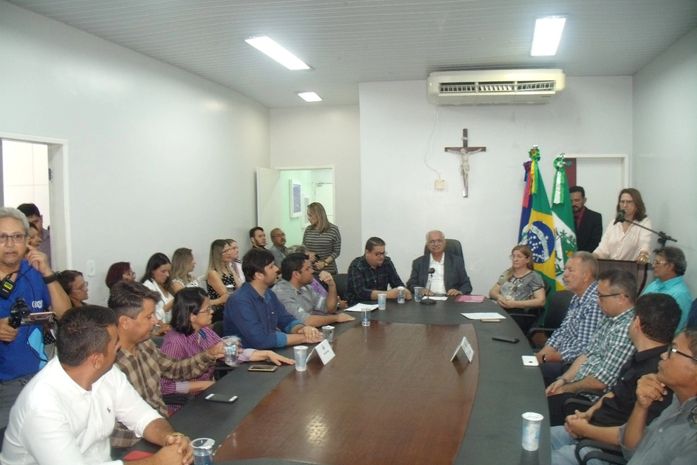 Thiago ML prestigia ao lado dos vereadores, posse da Professora Graça, na Secretaria de Articulação Política