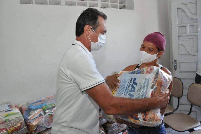 Assistência Social de Anadia realiza a entrega de cestas para mais de 400 famílias