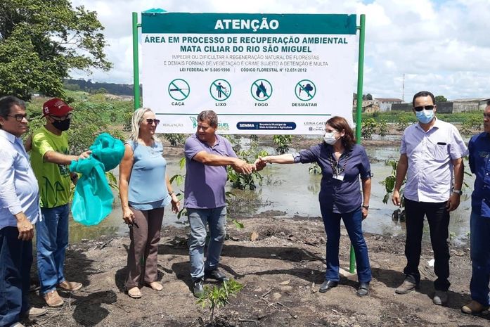 Prefeitura de São Miguel dos Campos realiza plantio de mudas às margens do Rio São Miguel