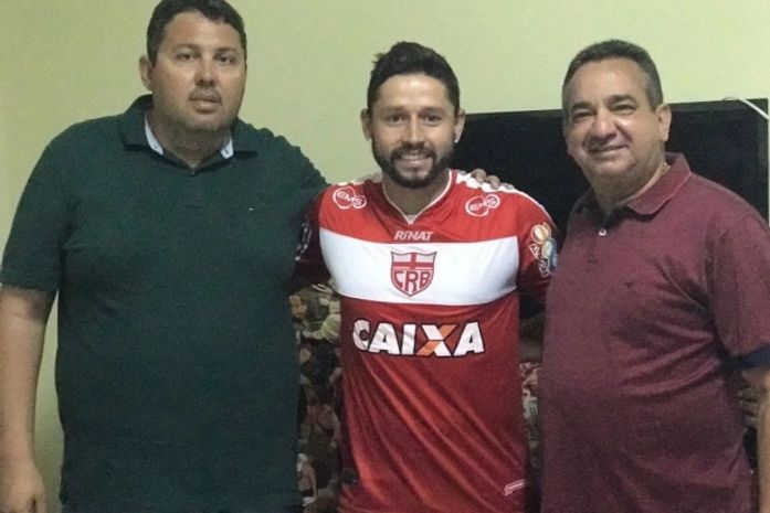 Diretor Alarcon Pacheco, meia Élvis e o presidente Marcos Barbosa