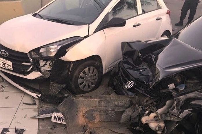 Com sinais de embriaguez, militar provoca colisão e atinge três carros no bairro do Prado