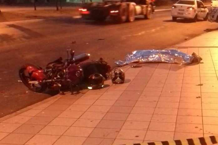 Ao manobrar, taxista provoca acidente e motoqueiro morre