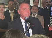 Bolsonaro diz que Eduardo se licenciou para combater o “nazifascismo que avança no país”