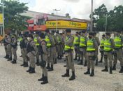Alunos do Centro de Formação e Aperfeiçoamento de Praças realizam policiamento no centro de Arapiraca