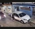 Câmeras flagram momento em que jovem é baleado no bairro do Jacintinho, em Maceió