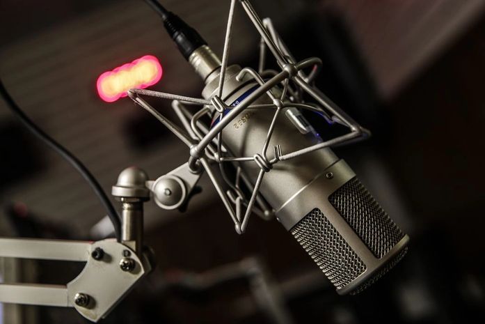 O motorista que ouve a Jovem Pan! E Bolsonaro ameaça acabar com a TV Globo