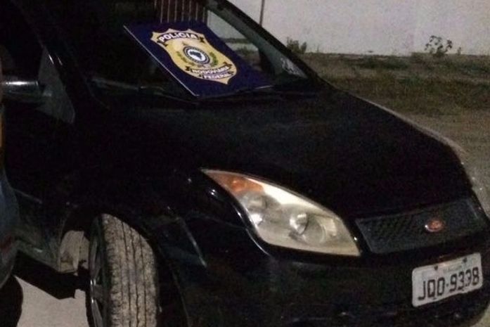 Polícia prende homem e mulher grávida com veículo clonado