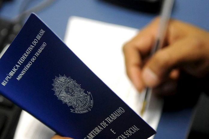 IBGE: desemprego cai 1,6 ponto percentual e chega a 12,1%