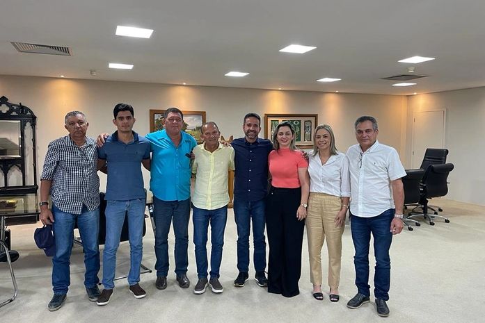 Deputada Flávia Cavalcante firma compromisso com lideranças de Joaquim Gomes