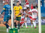 Técnico do Cuiabá revela surto de gastroenterite em 11 jogadores antes de partida contra o CRB: "Muito esquisita"