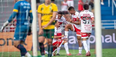 Técnico do Cuiabá revela surto de gastroenterite em 11 jogadores antes de partida contra o CRB: "Muito esquisita"