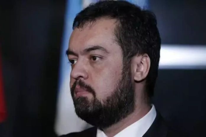 Castro se afasta da base radical e racha PL entre moderados e 'bolsonaristas-raiz'