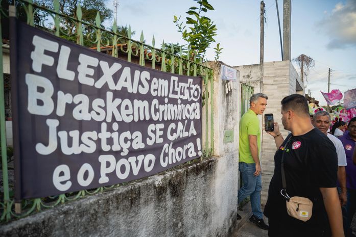 Rafael Brito percorre Flexais e defende realocação dos moradores