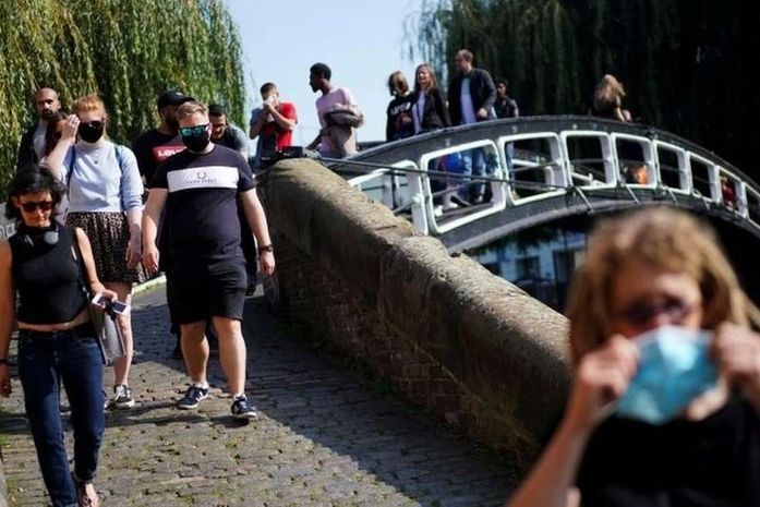 Inglaterra vai multar quem tiver covid-19 e não se isolar