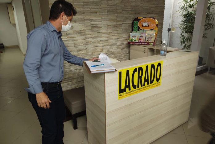 Salão de beleza é lacrado na Jatiúca por desrespeitar decreto