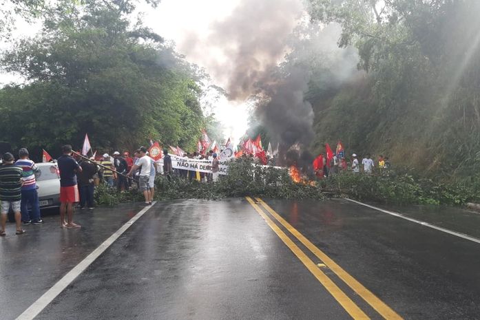 Em União, manifestantes fecharam as vias