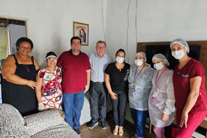 Prefeitura de Penedo e Governo de Alagoas atendem idoso acamado em sua casa para atualização de RG