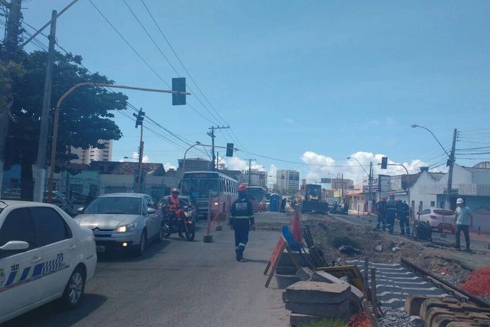 Obra da CBTU causa transtornos no Poço
