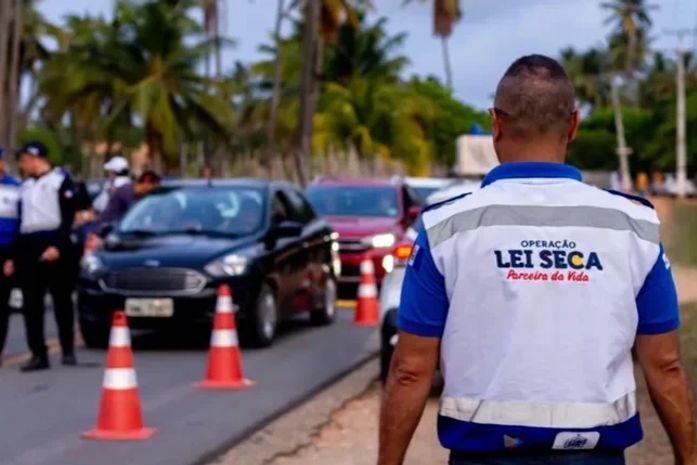 Sete pessoas são presas e 177 infrações são registradas na Operação Lei Seca durante Réveillon em AL