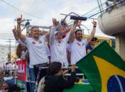Renan Filho ao lado de Lula e Paulo Dantas, durante caminhada do petista em Maceió.