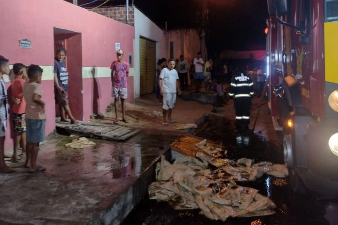 Incêndio foi registrado em residência no bairro Cavaco, em Arapiraca