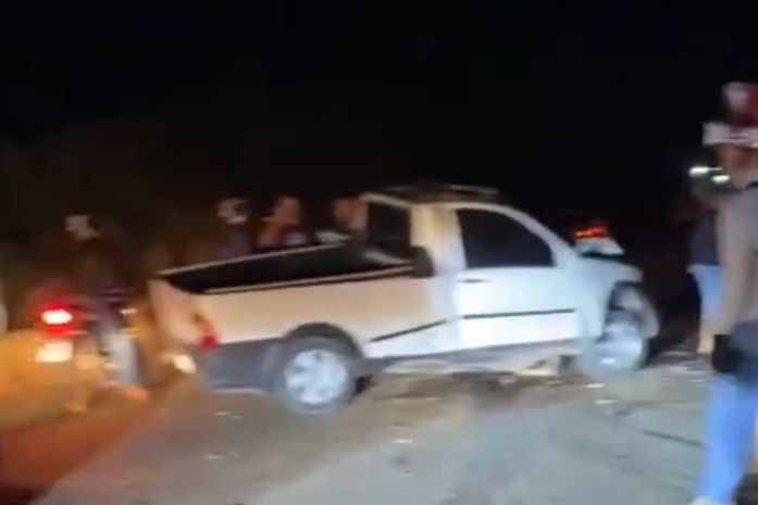 Colisão entre carros deixa uma pessoa morta e outra ferida na AL-115, em Lagoa da Canoa