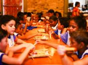 Estudantes da Escola Municipal Claudinete Batista visitam restaurante