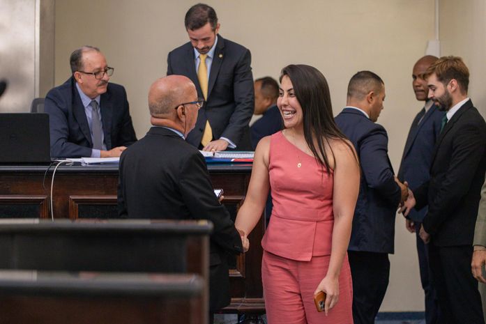 Projeto de Lei que exige transparência nos reajustes tarifários, de autoria da Deputada Gabi Gonçalves, é aprovado.