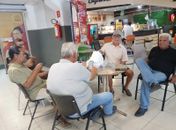 

O Eduardo Magalhães  tem muita admiração por seu trabalho.-disse Paulo, o dono da Cafeteria
