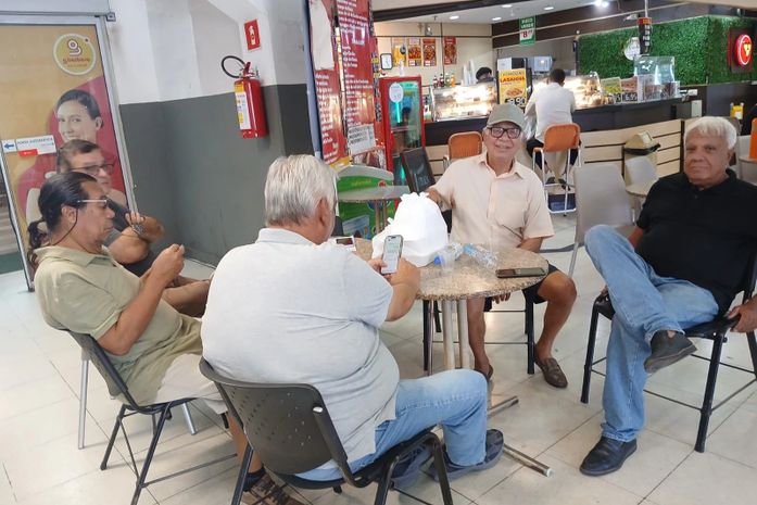 O Eduardo Magalhães tem muita admiração por seu trabalho.-disse Paulo, o dono da Cafeteria