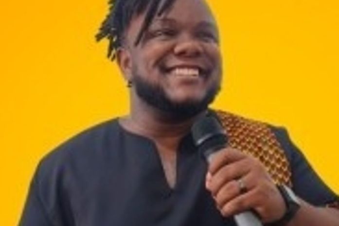 Colunista do jornal Estado de Minas cita expressão da ativista alagoana, Arísia Barros, em um vídeo sobre racismo. Bem massa!