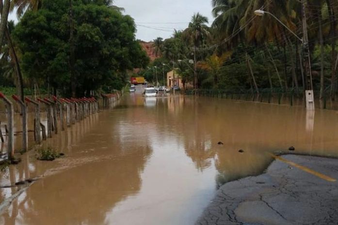 Devido à elevação do Rio Jacarecica, SMTT orienta vias alternativas à Avenida Pierre Chalita