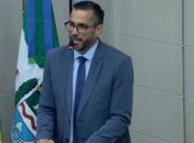 Vídeo: votação de título para Flávio Bolsonaro termina em bate-boca na Câmara de Maceió