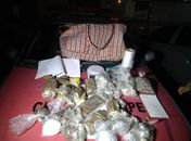 Maconha estava escondida dentro de fundo falso, embaixo da cama.