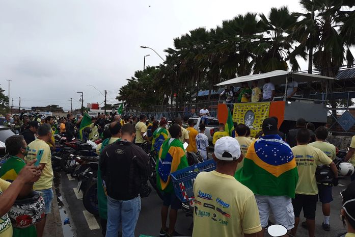 Apoiadores do presidente Bolsonaro realizam motociata em Maceió neste domingo (25)